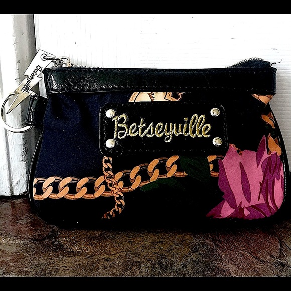 Betsey Johnson Accessories - 🆕🔥BETSY JOHNSON SUPER CUTE BEAUTIFUL BLACK&BEAUTIFUL DESIGNED POUCH NWOT!!